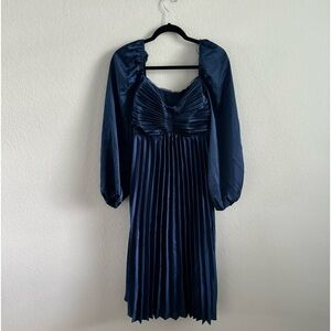 Vici blue pleated long sleeve midi dress large
